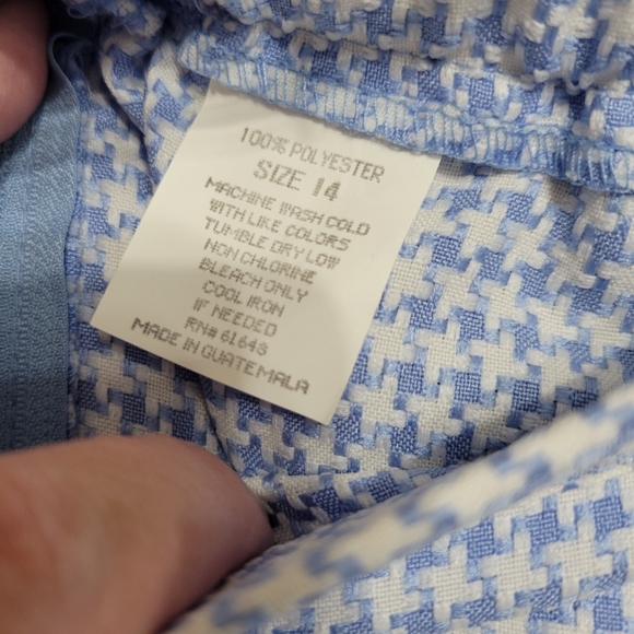 Short sleeve suit jacket with matching skirt - Picture 8 of 9